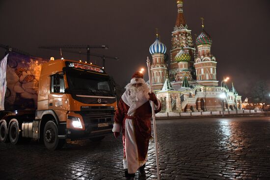 New Year fir tree delivered to Kremlin
