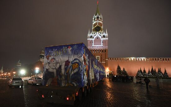 New Year fir tree delivered to Kremlin