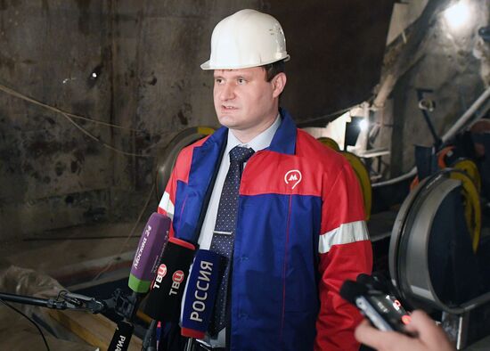 Central section of Moscow Metro Sokolnicheskaya Line under renovation