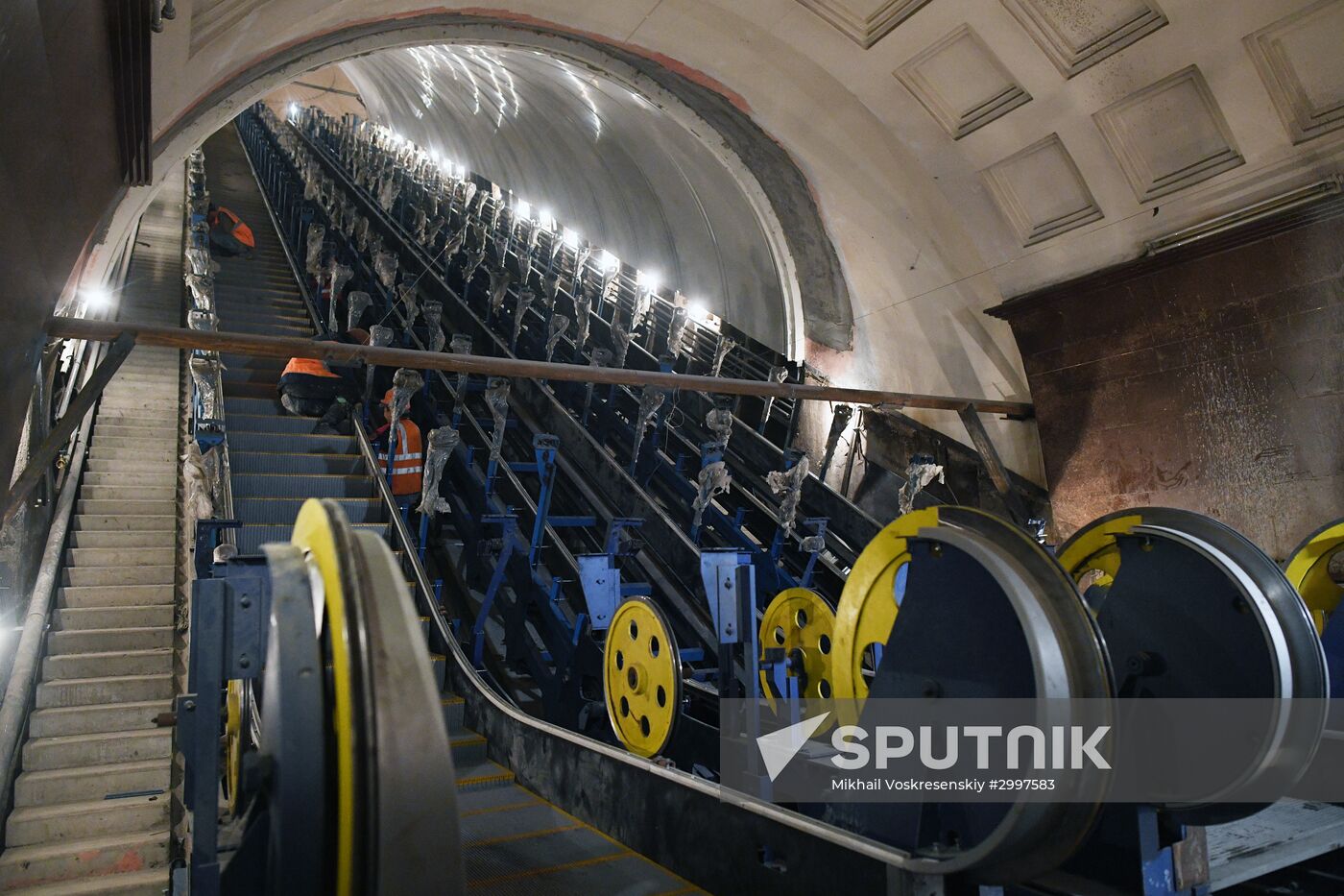 Central section of Moscow Metro Sokolnicheskaya Line under renovation