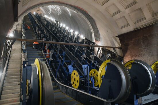 Central section of Moscow Metro Sokolnicheskaya Line under renovation