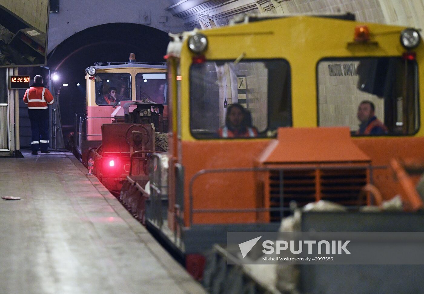 Central section of Moscow Metro Sokolnicheskaya Line under renovation