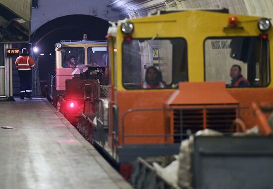 Central section of Moscow Metro Sokolnicheskaya Line under renovation