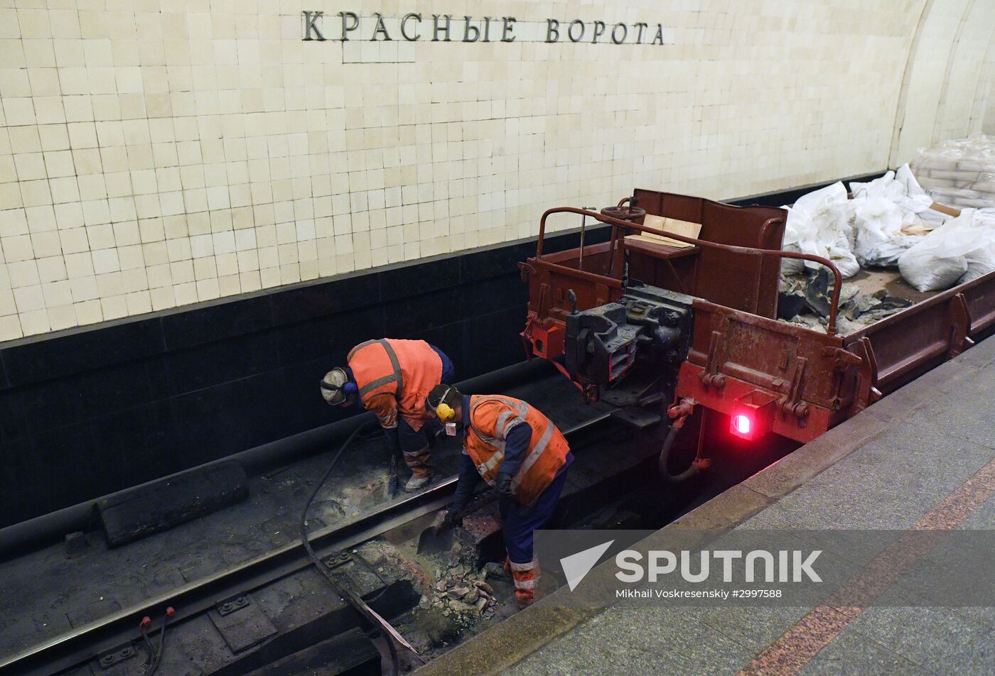 Central section of Moscow Metro Sokolnicheskaya Line under renovation