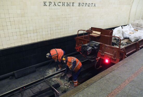 Central section of Moscow Metro Sokolnicheskaya Line under renovation