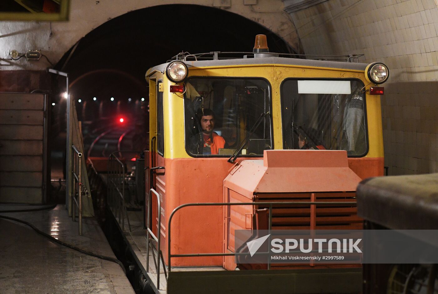 Central section of Moscow Metro Sokolnicheskaya Line under renovation