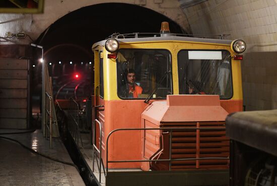 Central section of Moscow Metro Sokolnicheskaya Line under renovation