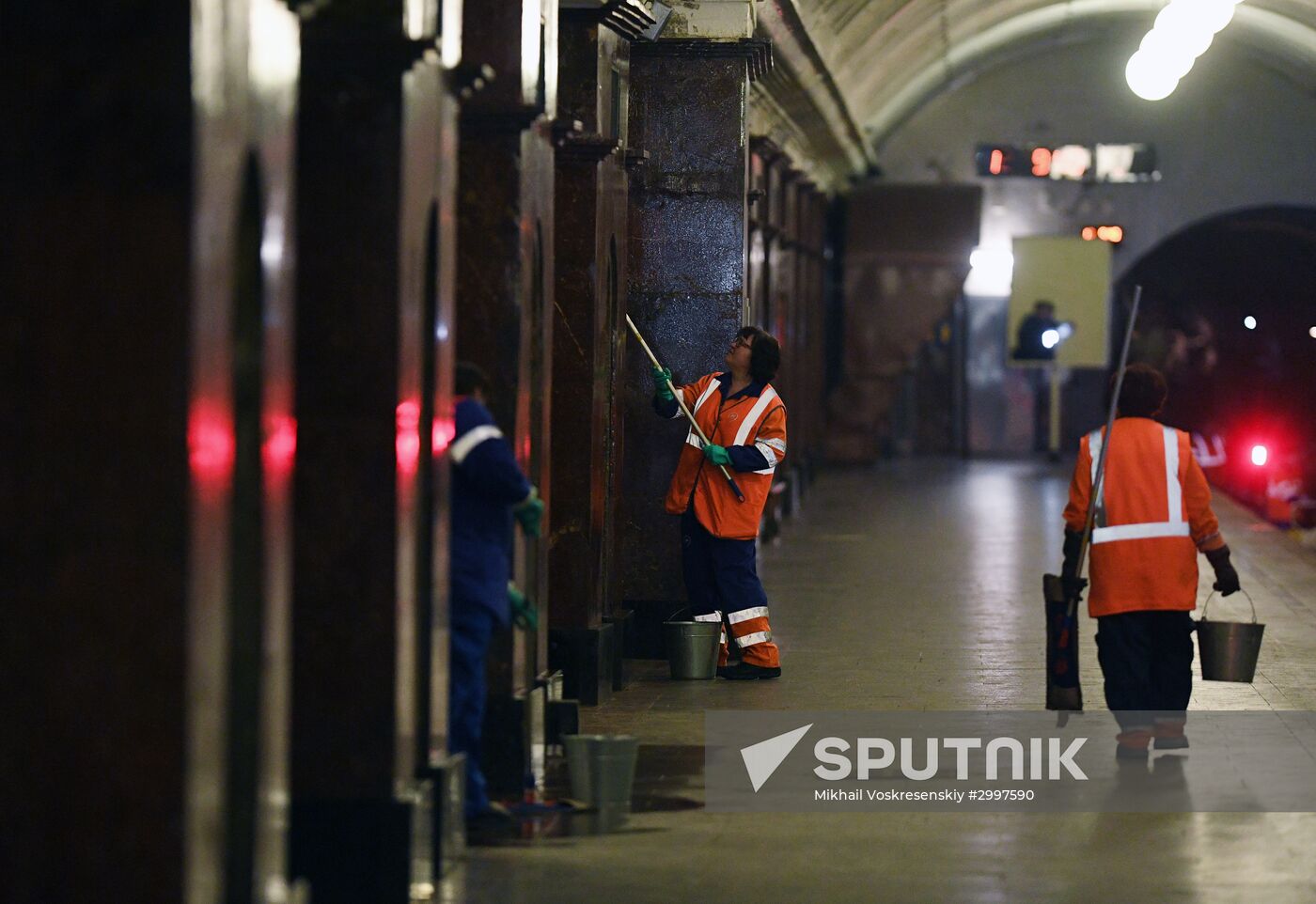 Central section of Moscow Metro Sokolnicheskaya Line under renovation