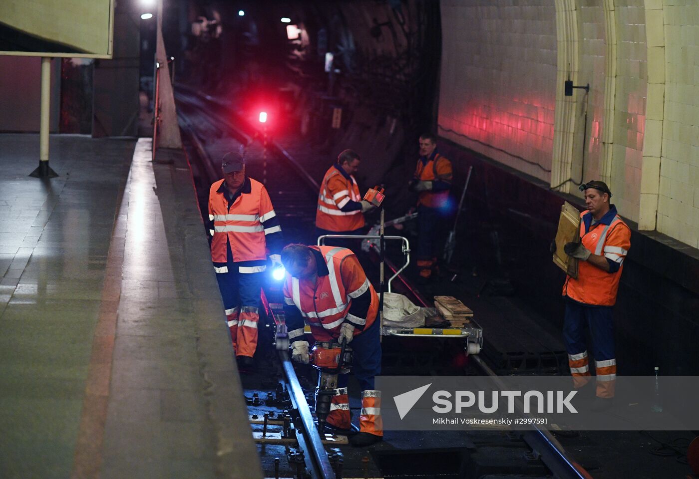Central section of Moscow Metro Sokolnicheskaya Line under renovation