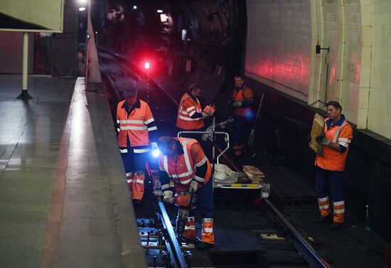 Central section of Moscow Metro Sokolnicheskaya Line under renovation