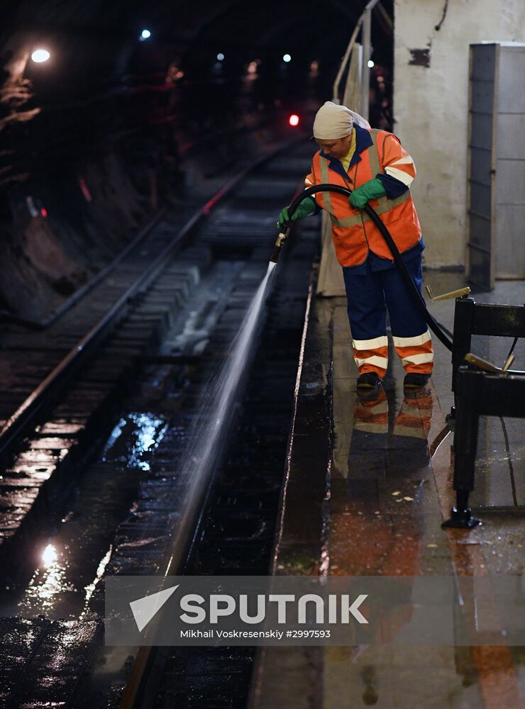Central section of Moscow Metro Sokolnicheskaya Line under renovation