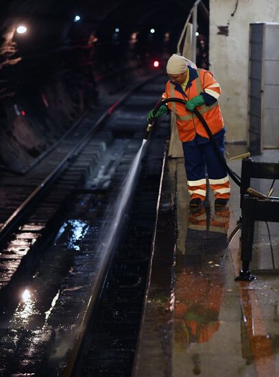 Central section of Moscow Metro Sokolnicheskaya Line under renovation