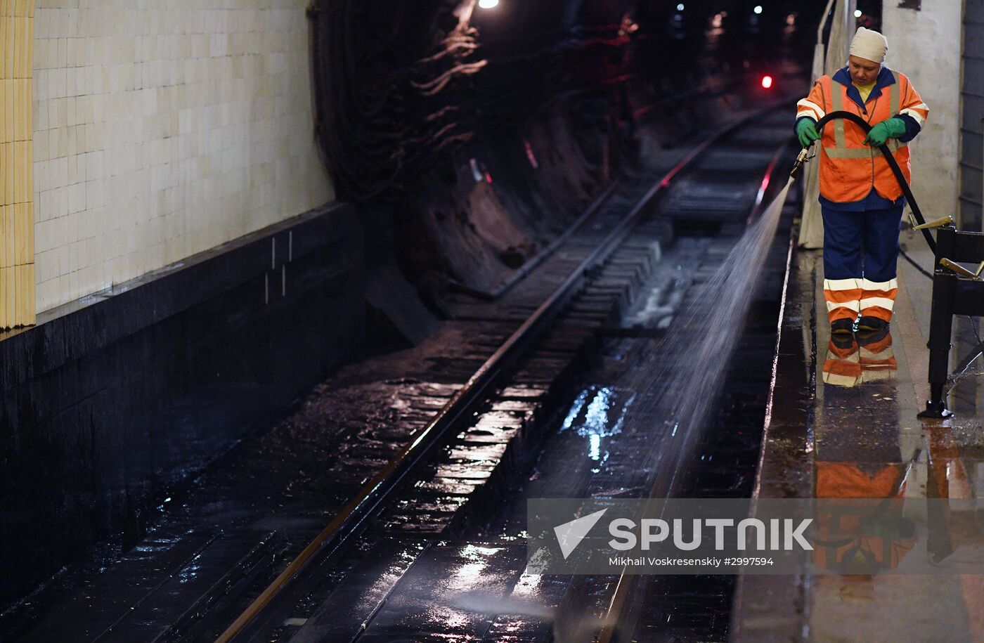 Central section of Moscow Metro Sokolnicheskaya Line under renovation