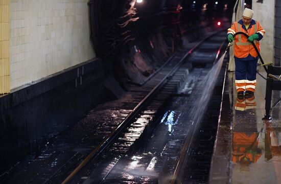Central section of Moscow Metro Sokolnicheskaya Line under renovation