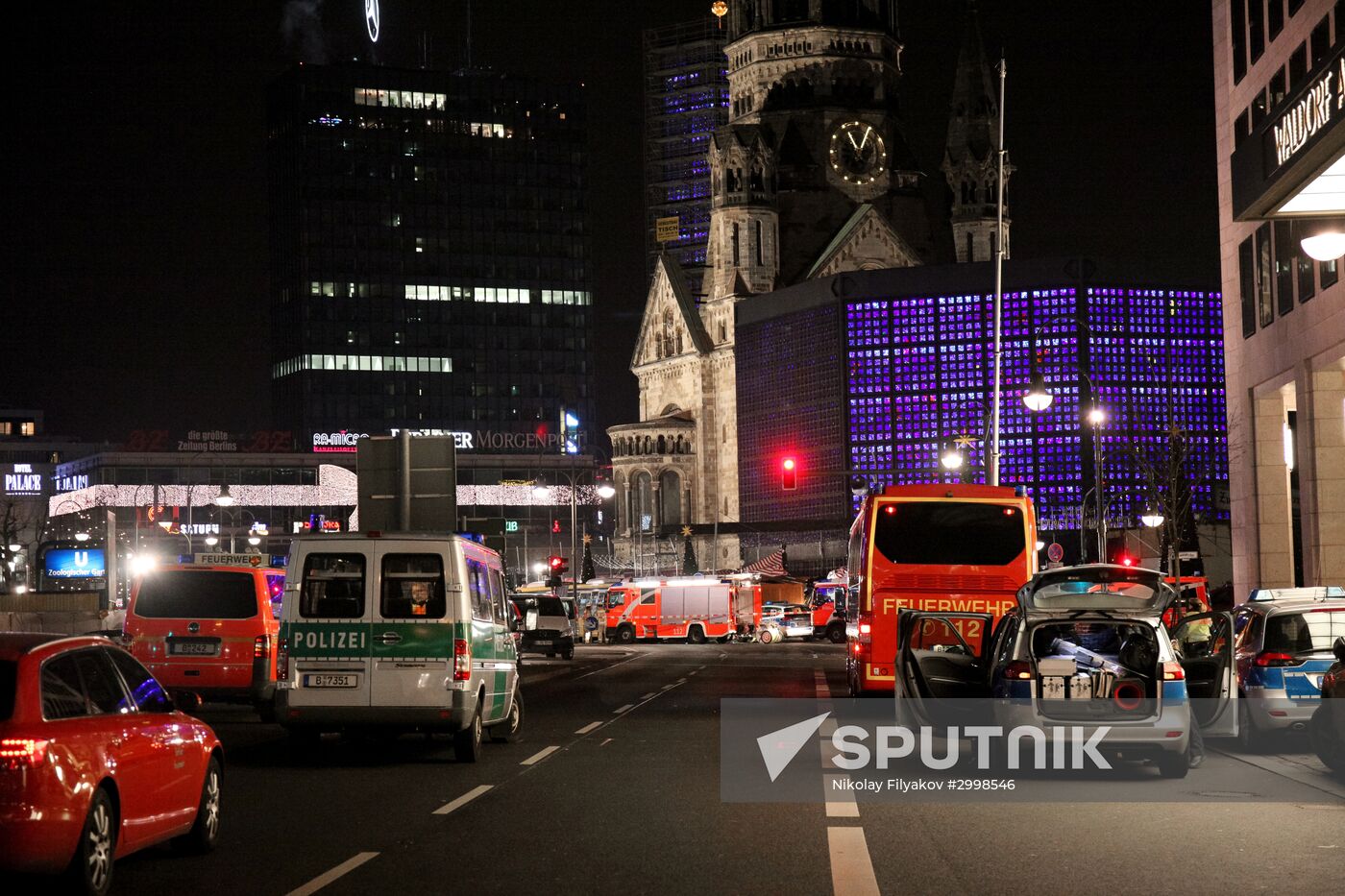 Truck ploughs through Christmas market in Berlin