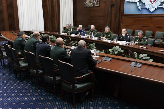 Sergei Shoigu meets with Iranian Defense Minister Hossein Dehghan