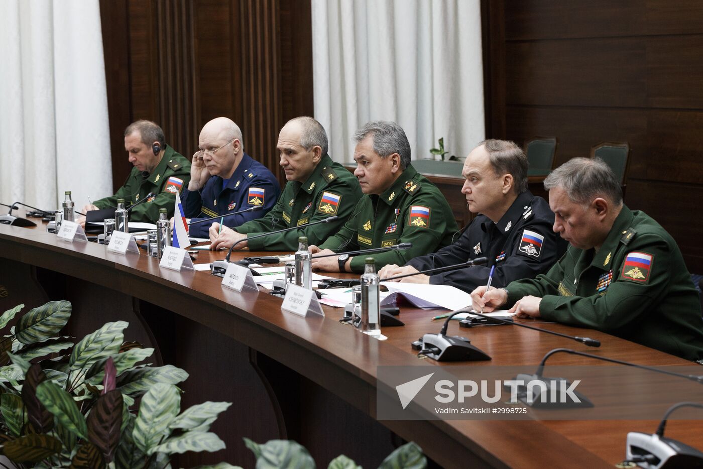 Sergei Shoigu meets with Iranian Defense Minister Hossein Dehghan