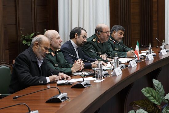 Sergei Shoigu meets with Iranian Defense Minister Hossein Dehghan