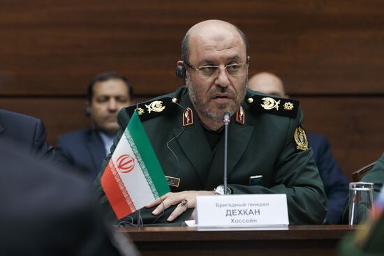 Sergei Shoigu meets with Iranian Defense Minister Hossein Dehghan