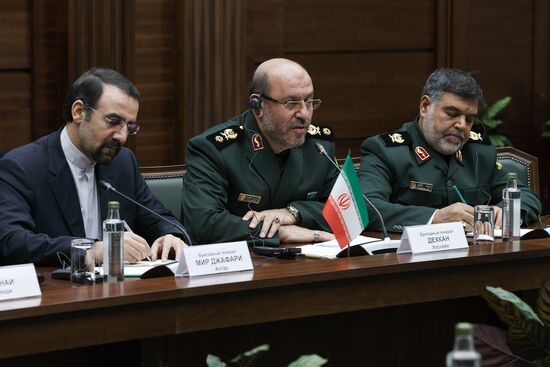 Sergei Shoigu meets with Iranian Defense Minister Hossein Dehghan