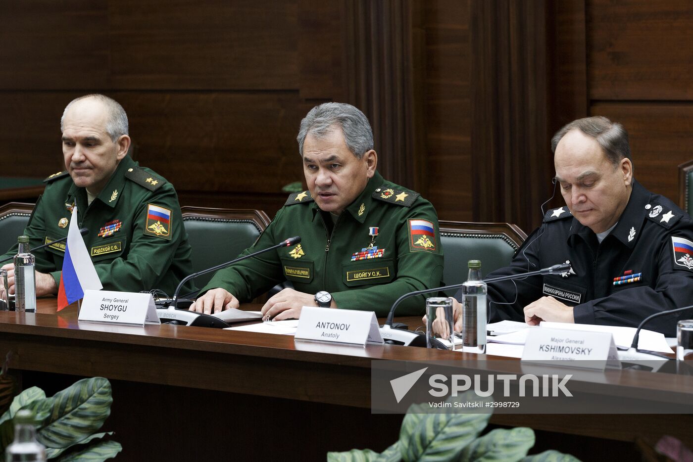 Sergei Shoigu meets with Iranian Defense Minister Hossein Dehghan