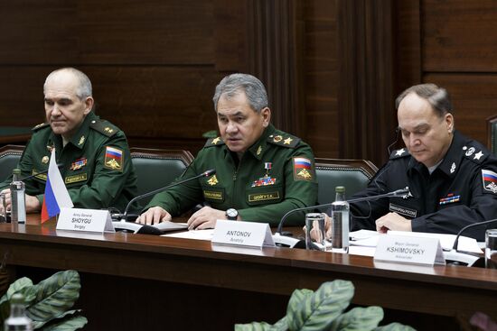 Sergei Shoigu meets with Iranian Defense Minister Hossein Dehghan