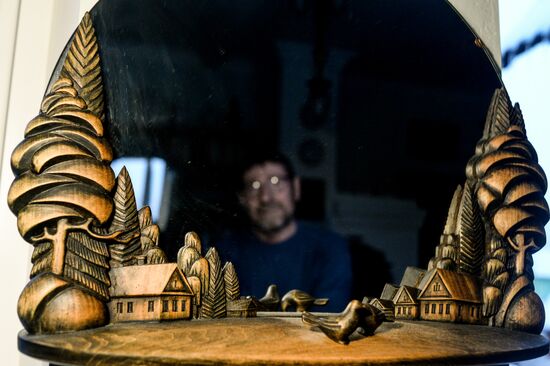 Manufacturing mirrors in Veliky Novgorod
