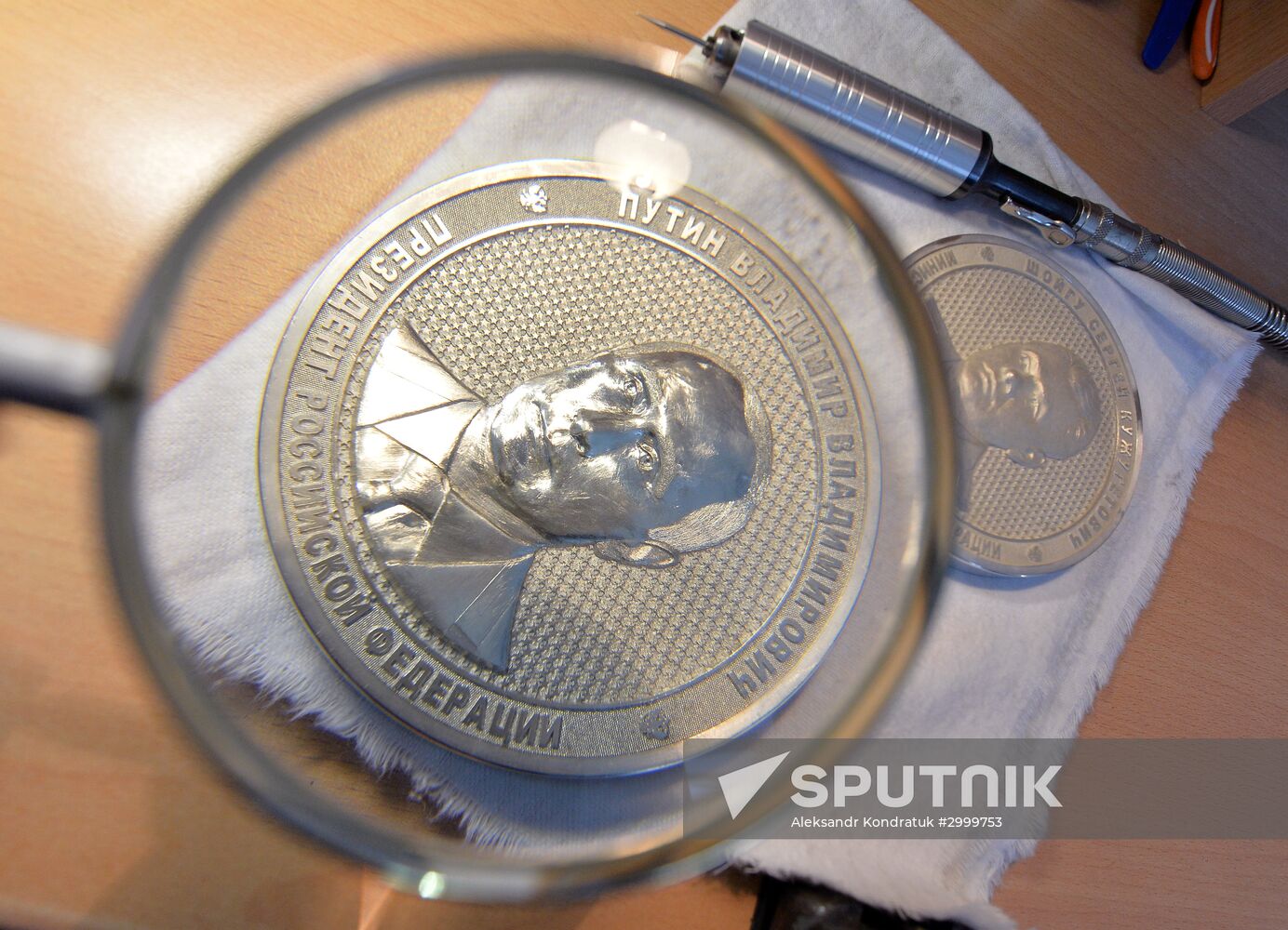 Production of commemorative coins depicting Vladimir Putin and Sergei Shoigu in Zlatoust