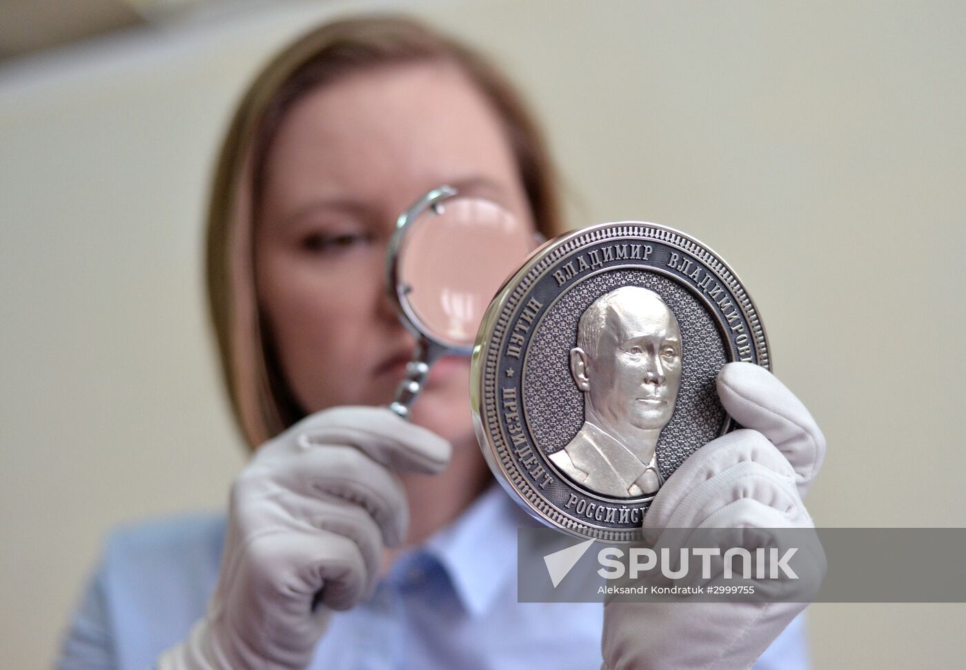 Production of commemorative coins depicting Vladimir Putin and Sergei Shoigu in Zlatoust