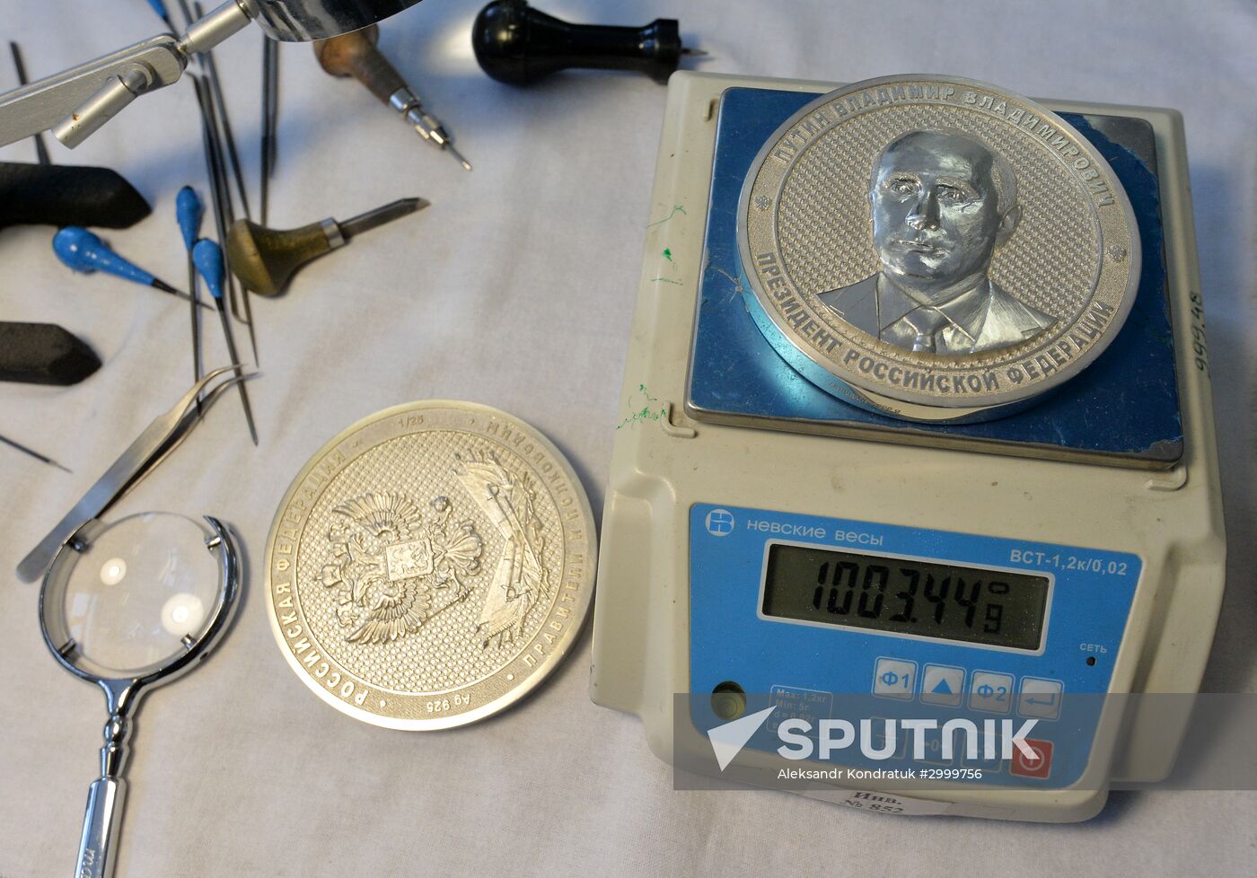 Production of commemorative coins depicting Vladimir Putin and Sergei Shoigu in Zlatoust