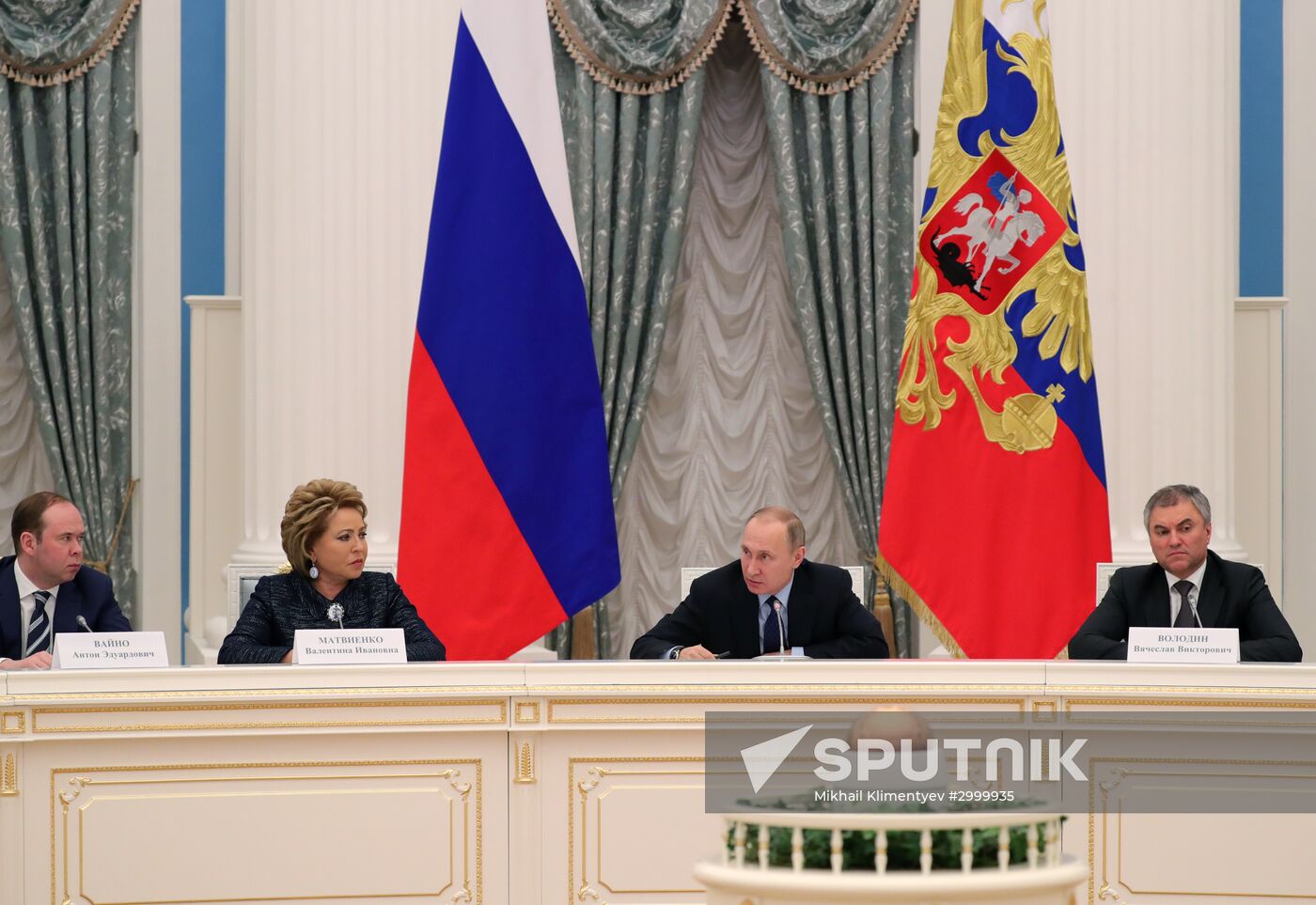 Vladimir Putin meets with Russian Federation Council and State Duma top officials