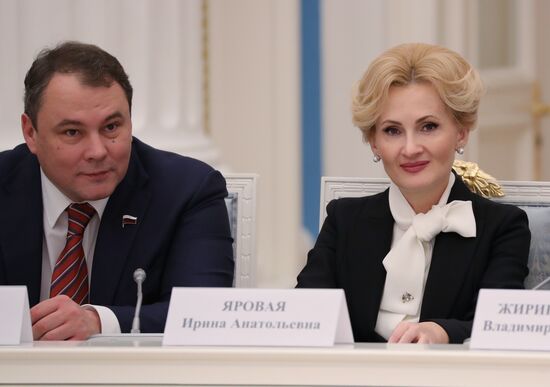 Vladimir Putin meets with Russian Federation Council and State Duma top officials