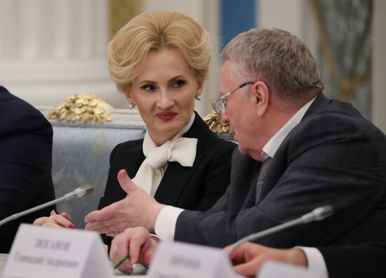 Vladimir Putin meets with Russian Federation Council and State Duma top officials