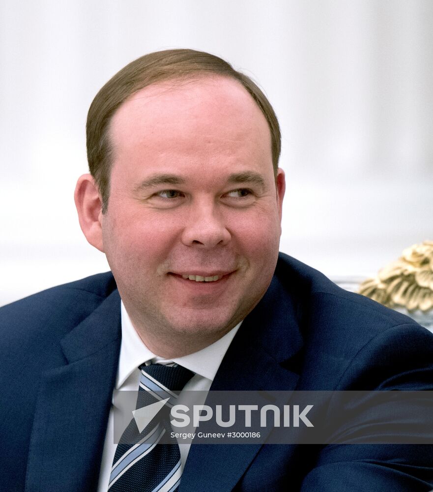 Vladimir Putin meets with Russian Federation Council and State Duma top officials
