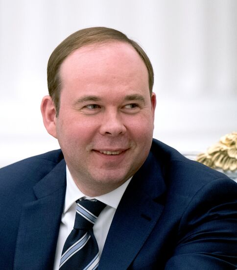 Vladimir Putin meets with Russian Federation Council and State Duma top officials