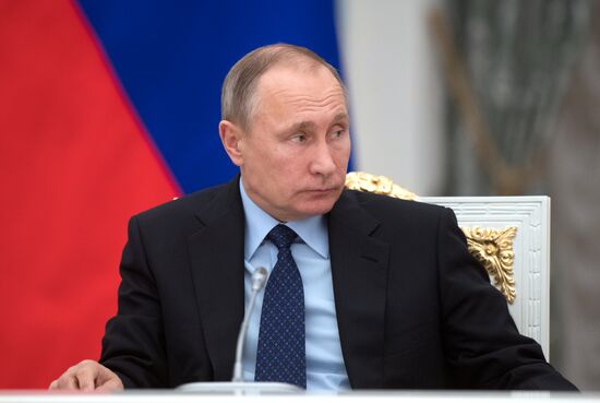 Vladimir Putin meets with Russian Federation Council and State Duma top officials