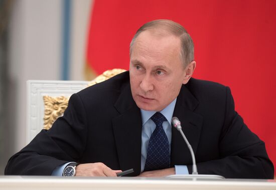 Vladimir Putin meets with Russian Federation Council and State Duma top officials