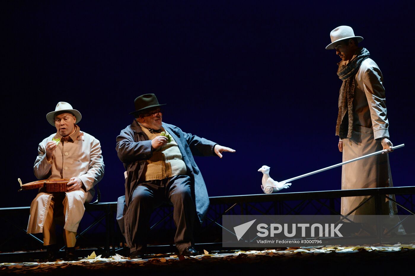 "Here we come, we are leaving" play premiere