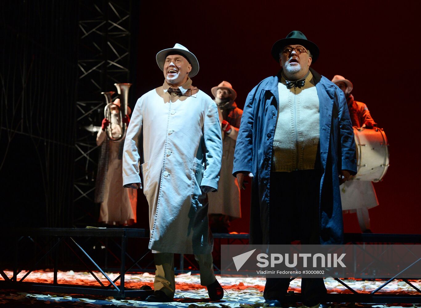 "Here we come, we are leaving" play premiere