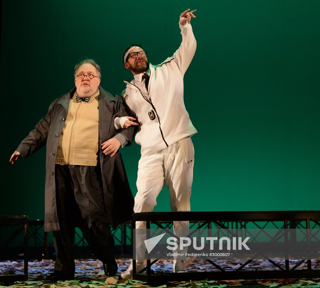 "Here we come, we are leaving" play premiere