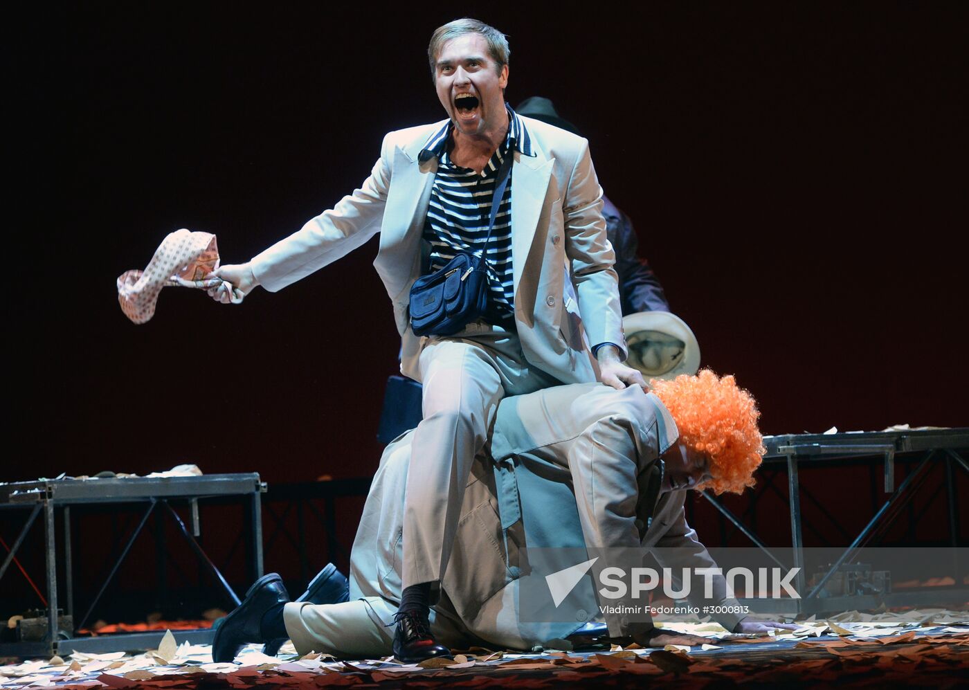 "Here we come, we are leaving" play premiere