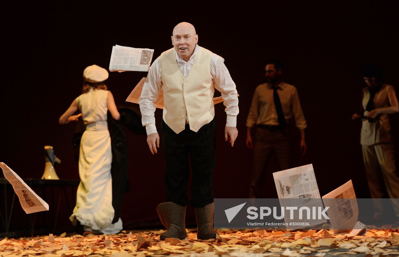 "Here we come, we are leaving" play premiere