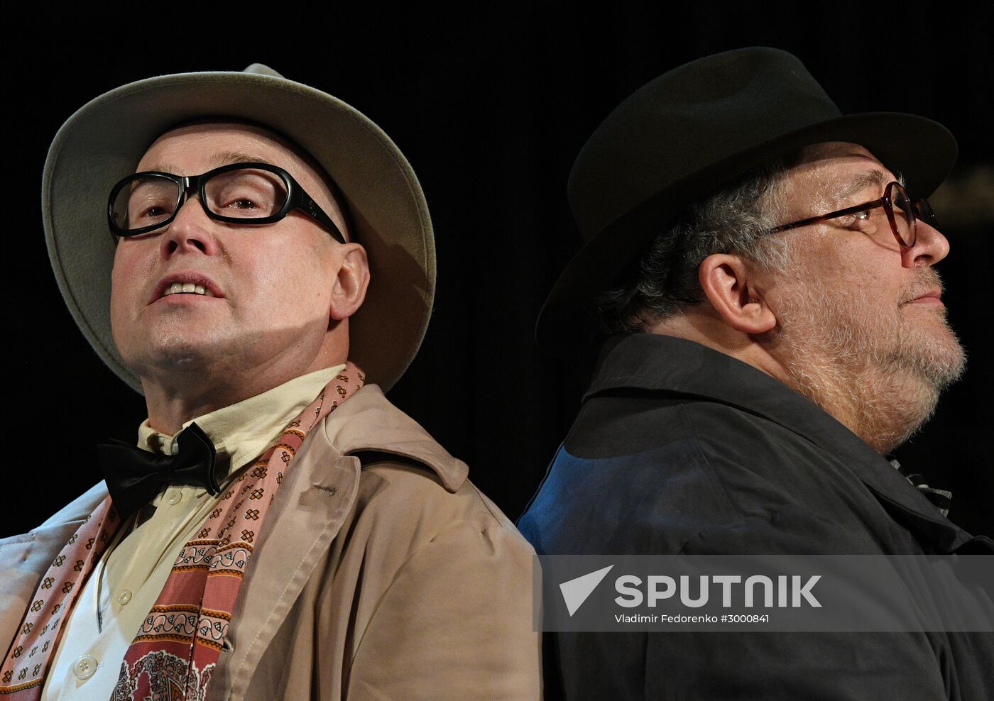 "Here we come, we are leaving" play premiere