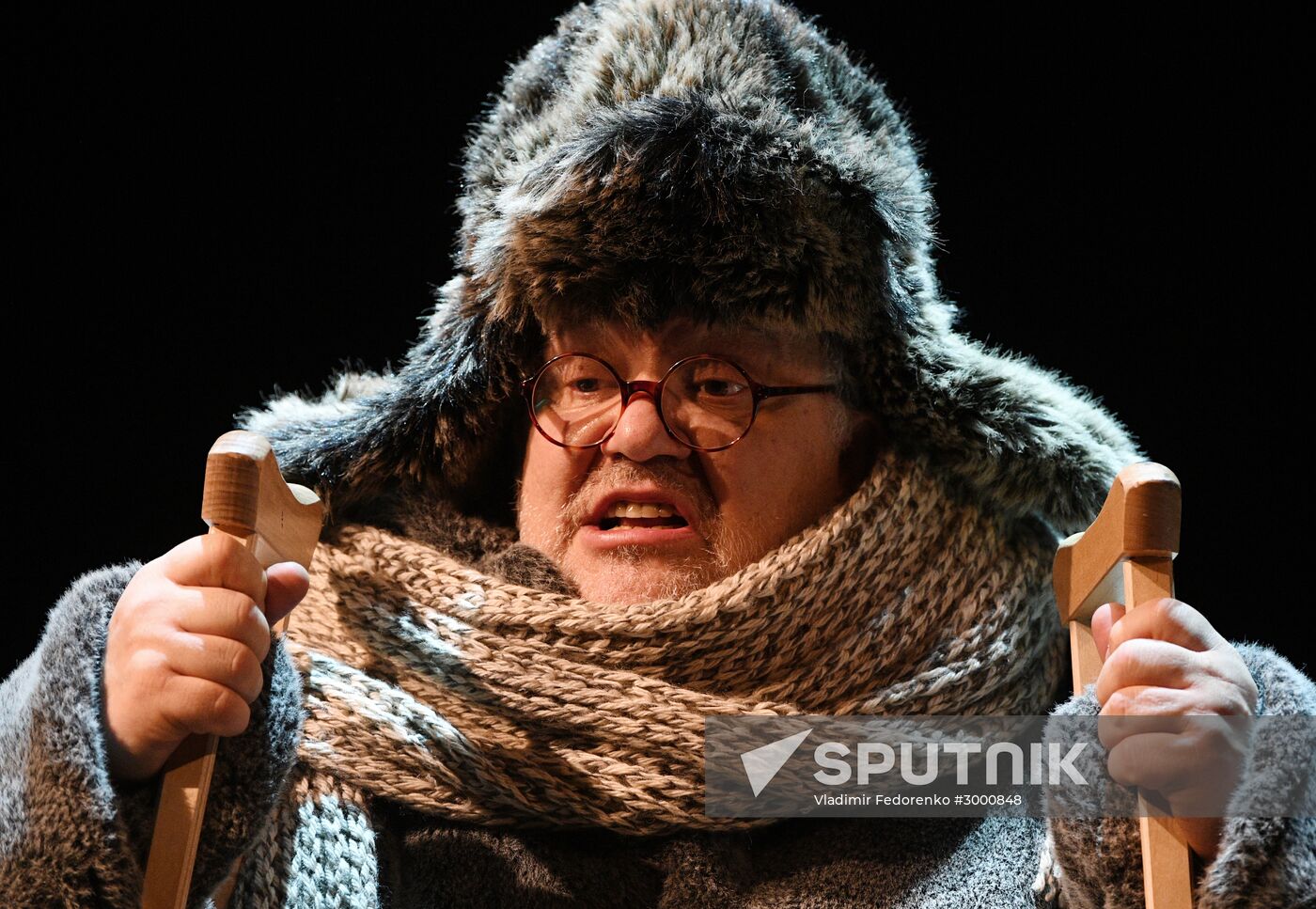 "Here we come, we are leaving" play premiere