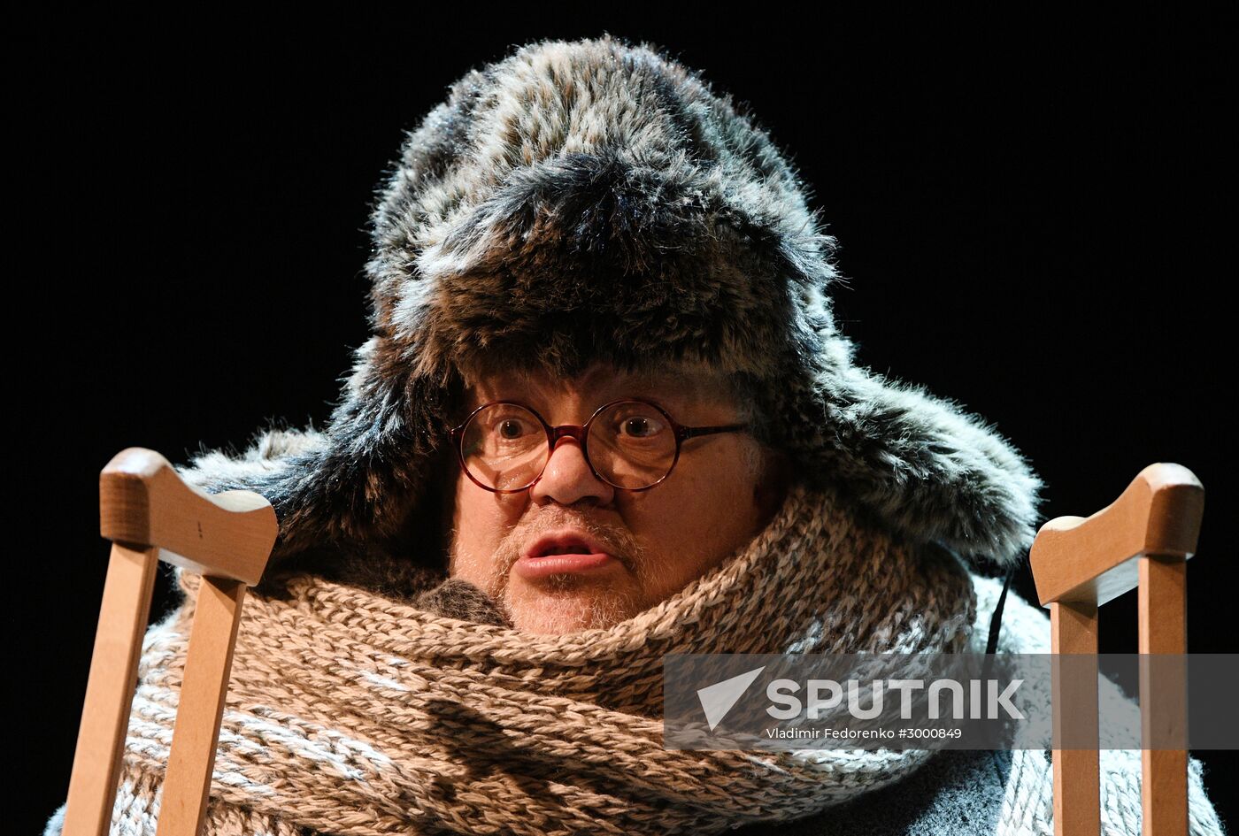"Here we come, we are leaving" play premiere
