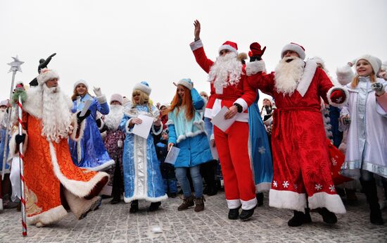 Fathers Frost parade across Russia
