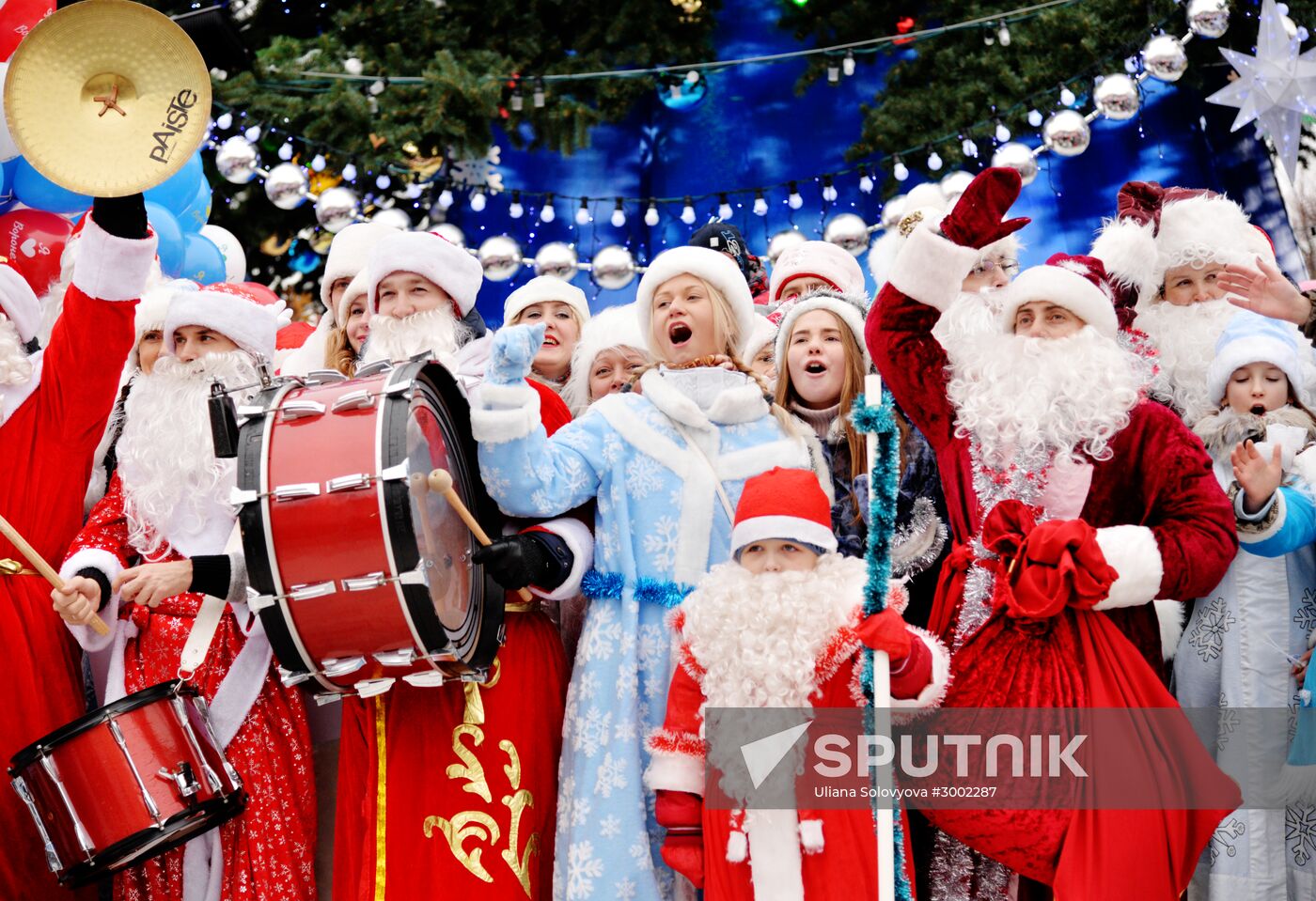 Fathers Frost parade across Russia