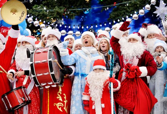 Fathers Frost parade across Russia