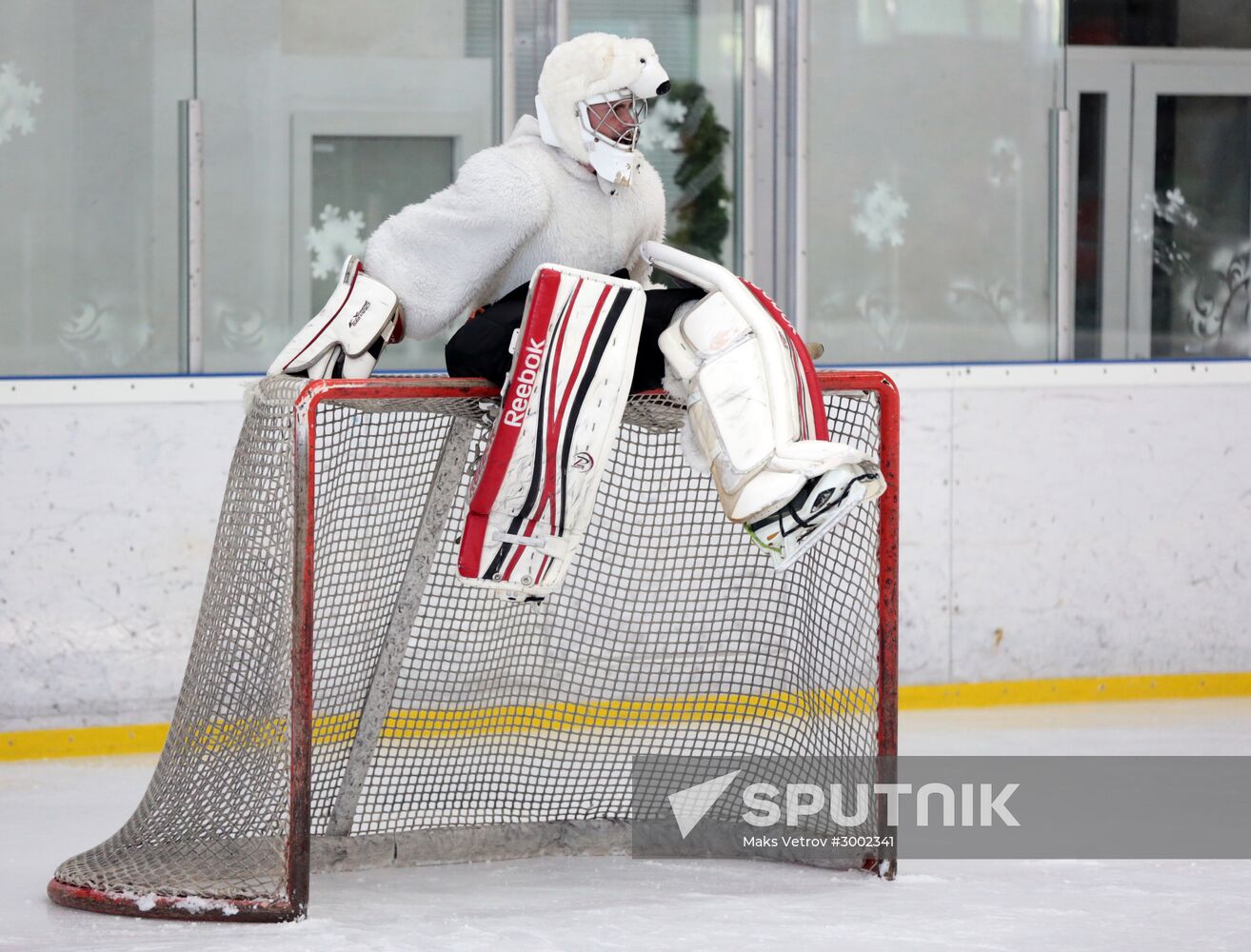 South Penguins face off Father Frost team in an ice hockey game