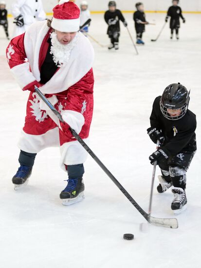 South Penguins face off Father Frost team in an ice hockey game
